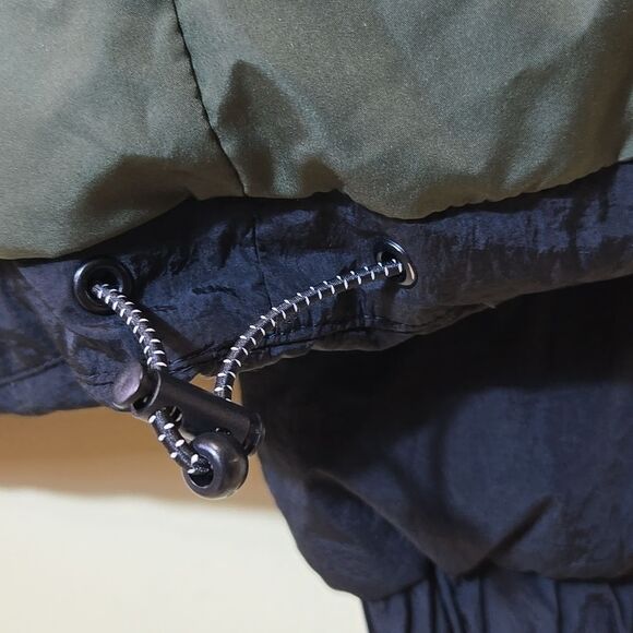 Tommy Hilfiger Men's Black Puffer Jacket Size S Tonal Color Block Warm Winter - Picture 13 of 16